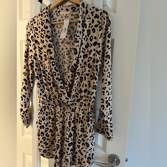 Cheetah print romper nwt - Picture 2 of 4